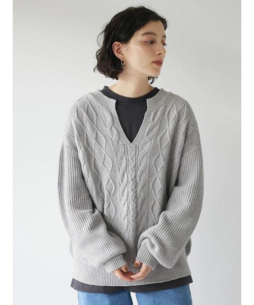 CRAFT STANDARD BOUTIQUE(クラフトスタンダードブティック)の「ケーブルスキッパープルオーバー(ニット/セーター・レディース・グレー/ベージュ/グリーン・FREE)」の4枚目の写真