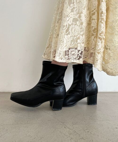 MAJESTIC LEGON（マジェスティックレゴン）の「ストレッチショートブーツ（ブーツ・レディース・ベージュ/ブラック・LARGE/MEDIUM）」の2枚目の写真