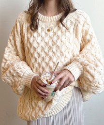 バルーン袖ケーブルニット