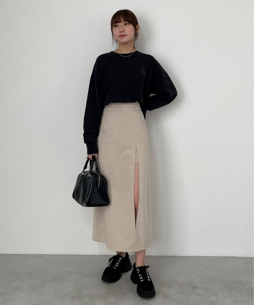 EPIMI E'PIMMY(エピミエピミー)の「ピグメントオーバースウェット(スウェット・レディース・オートミール/パープル/オレンジ/ブラック・MEDIUM)」の11枚目の写真