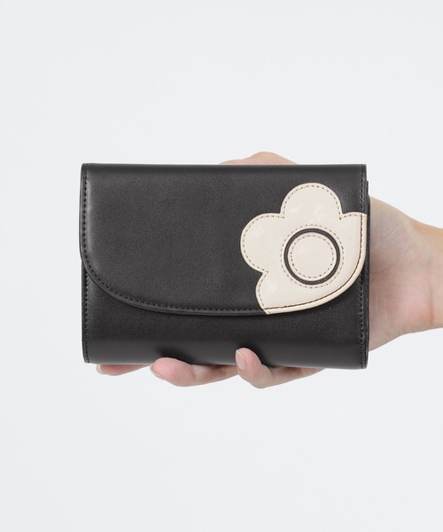 MARY QUANT（マリークワント）の「ラウンドフラップデイジー L