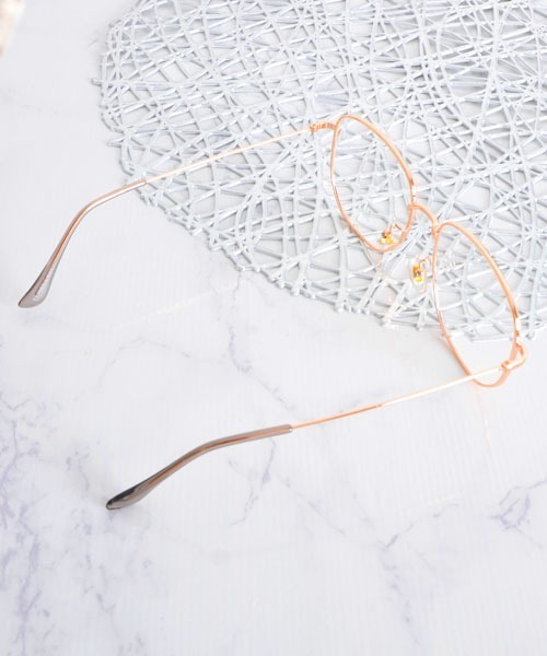 VIBGYOR（ヴィブジョー）の「【urge select】メタル ビッグフレーム サングラス/伊達メガネ【ボストン/UVカット】（メガネ・レディース・シルバー/ゴールド系/ゴールド・FREE）」の7枚目の写真