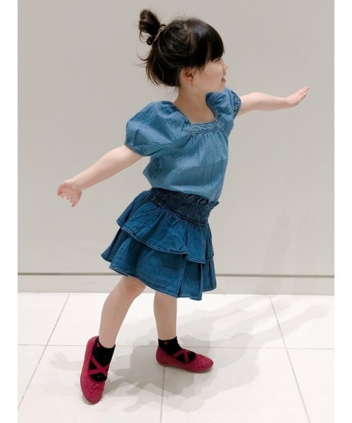 GAP(ギャップ)の「ウォッシュウェル スモッキングギャザー デニムスコート (キッズ)(デニムスカート・キッズ・ライトインディゴブルー・XS/M/S/L/XL/XXL)」の4枚目の写真