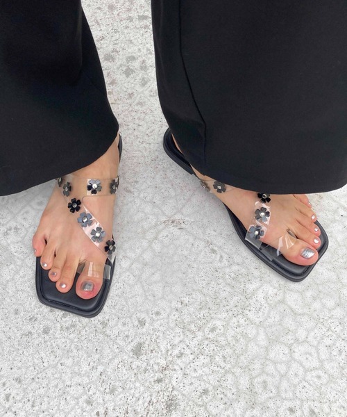 Casselini（キャセリーニ）の「Casselini(キャセリーニ)フラワーモチーフサンダル（サンダル・レディース・ブラック/ホワイト/シルバー・23.5cm/24.5cm/23cm/24cm）」の18枚目の写真