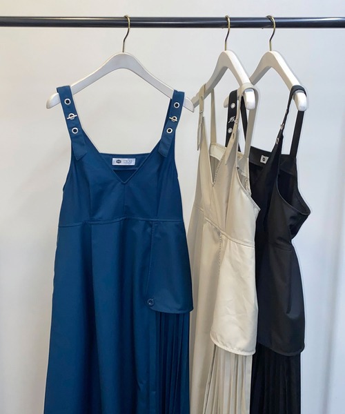 179/WG（イチナナキュウダブルジー）の「アシメプリーツジャンパースカート（ジャンパースカート・レディース・オフホワイト/ブルー/ブラック・MEDIUM）」の9枚目の写真