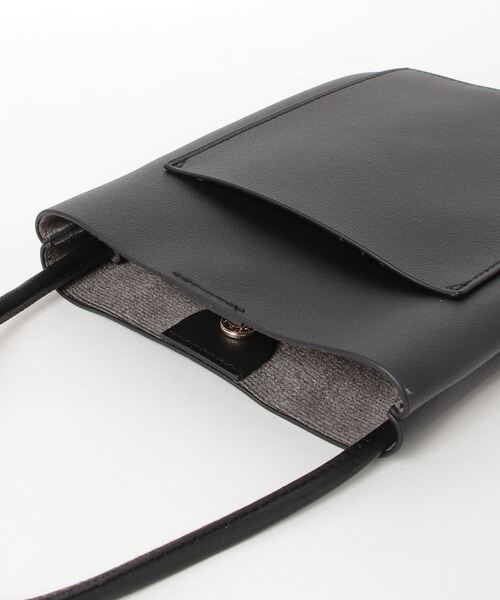 ANGIE(アンジー)の「スクエアミニショルダーバッグ(ショルダーバッグ・レディース・イエロー/ブラック/グレー/ベージュ・FREE)」の12枚目の写真