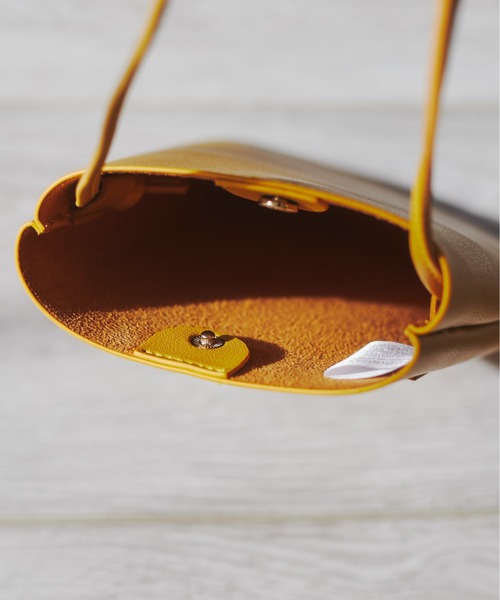 ANGIE(アンジー)の「スクエアミニショルダーバッグ(ショルダーバッグ・レディース・イエロー/ブラック/グレー/ベージュ・FREE)」の5枚目の写真