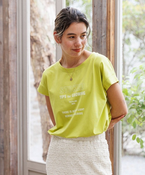 BAYFLOW(ベイフロー)の「アソートロゴT 23SS(Tシャツ/カットソー・レディース・グレイッシュベージュ/ブラック/オフホワイト/フューシャピンク/イエロー/ライトグリーン・SMALL/MEDIUM)」の11枚目の写真