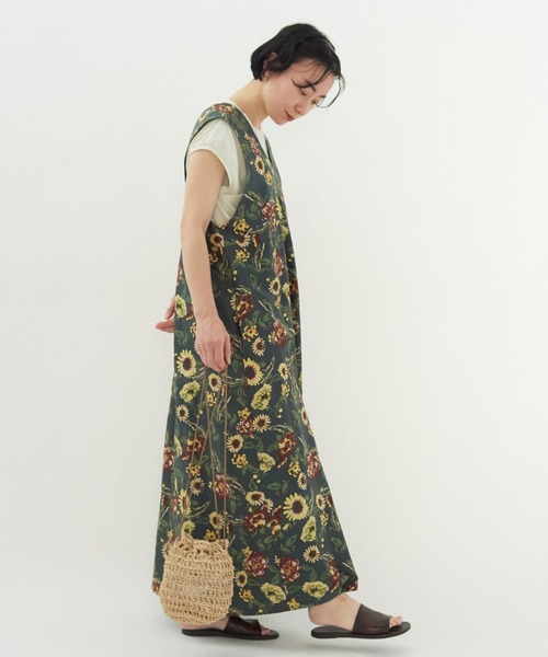 yuni（ユニ ）の「フラワープリント ジャンパースカート