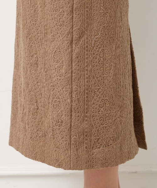 AIMER(エメ)の「アラベスク調刺繍タイトライン袖付きパーティードレス(ドレス・レディース・モカ/ダルブルー系/チャコールグレー・MEDIUM/LARGE/SMALL)」の14枚目の写真