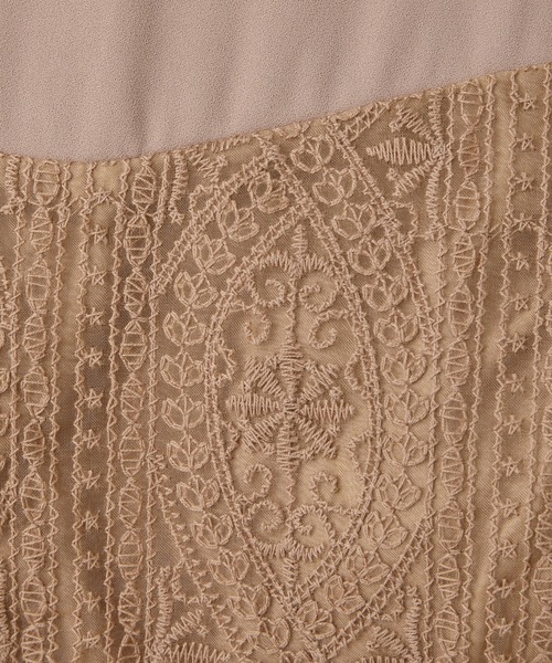 AIMER(エメ)の「アラベスク調刺繍タイトライン袖付きパーティードレス(ドレス・レディース・モカ/ダルブルー系/チャコールグレー・MEDIUM/LARGE/SMALL)」の15枚目の写真