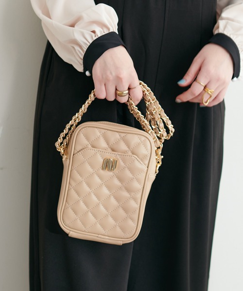 natural couture（ナチュラルクチュール）の「N金具付きキルティングバッグ（ショルダーバッグ・レディース・ブラック/アイボリー/ベージュ・FREE）」の2枚目の写真