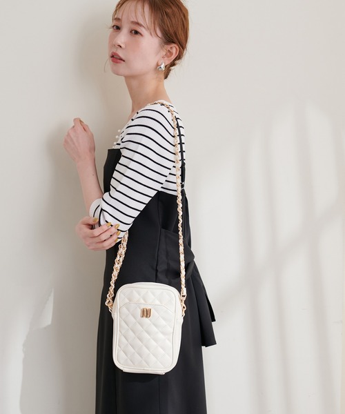 natural couture（ナチュラルクチュール）の「N金具付きキルティングバッグ（ショルダーバッグ・レディース・ブラック/アイボリー/ベージュ・FREE）」の3枚目の写真