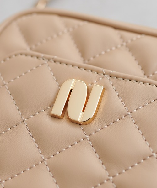 natural couture（ナチュラルクチュール）の「N金具付きキルティングバッグ（ショルダーバッグ・レディース・ブラック/アイボリー/ベージュ・FREE）」の13枚目の写真