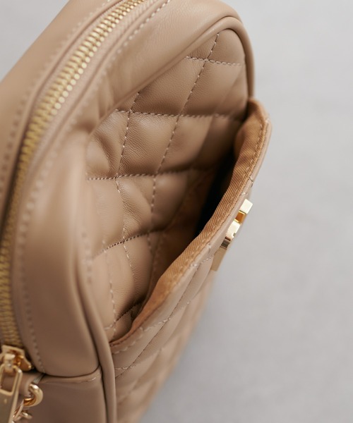 natural couture（ナチュラルクチュール）の「N金具付きキルティングバッグ（ショルダーバッグ・レディース・ブラック/アイボリー/ベージュ・FREE）」の18枚目の写真