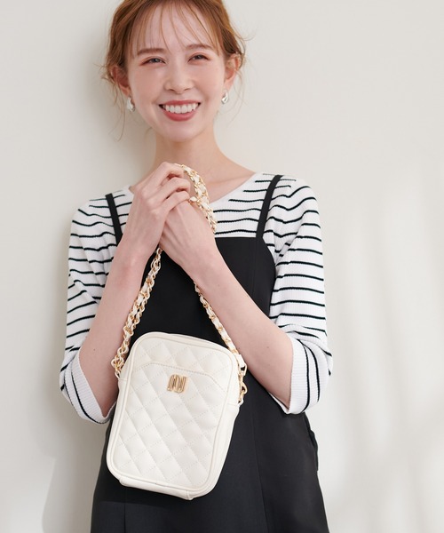 natural couture（ナチュラルクチュール）の「N金具付きキルティングバッグ（ショルダーバッグ・レディース・ブラック/アイボリー/ベージュ・FREE）」の4枚目の写真