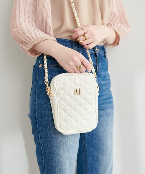 natural couture（ナチュラルクチュール）の「N金具付きキルティングバッグ（ショルダーバッグ・レディース・ブラック/アイボリー/ベージュ・FREE）」の5枚目の写真