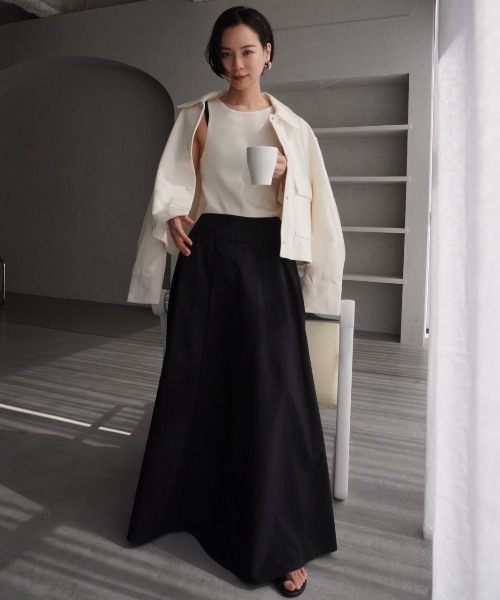 CEL ANSWER（シーイーエルアンサー）の「ナイロンフレアロングスカート（スカート・レディース・ホワイト/ブラック/ネイビー・FREE）」の2枚目の写真