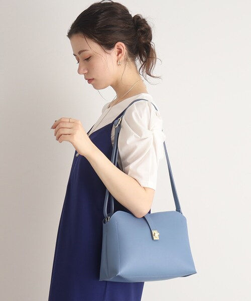 SHOO・LA・RUE（シューラルー）の「◆飾りフラップベルトショルダーバッグ（ショルダーバッグ・レディース・アイボリー/ブルー/グレー・00）」の4枚目の写真