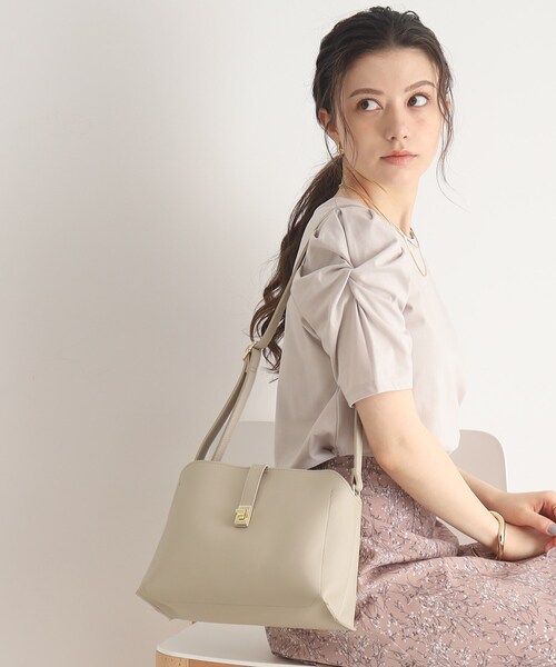 SHOO・LA・RUE（シューラルー）の「◆飾りフラップベルトショルダーバッグ（ショルダーバッグ・レディース・アイボリー/ブルー/グレー・00）」の17枚目の写真