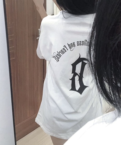 Vipoa(ヴィポア)の「オールドイングリッシュオーバーサイズTシャツ(Tシャツ/カットソー・レディース・ホワイト/ネイビー・FREE)」の7枚目の写真