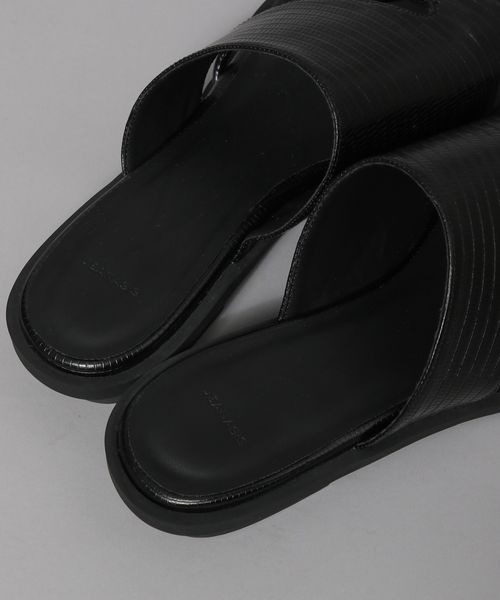 JEANASIS（ジーナシス）の「アシメトングフラットサンダル/198264（サンダル・レディース・ブラック/シルバー・MEDIUM/LARGE）」の10枚目の写真