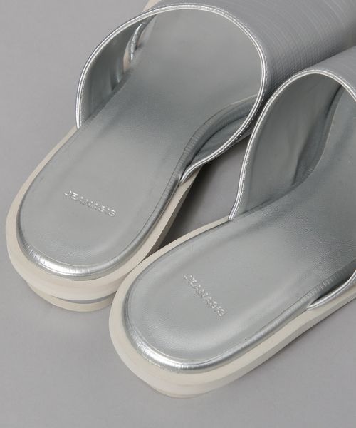 JEANASIS（ジーナシス）の「アシメトングフラットサンダル/198264（サンダル・レディース・ブラック/シルバー・MEDIUM/LARGE）」の8枚目の写真