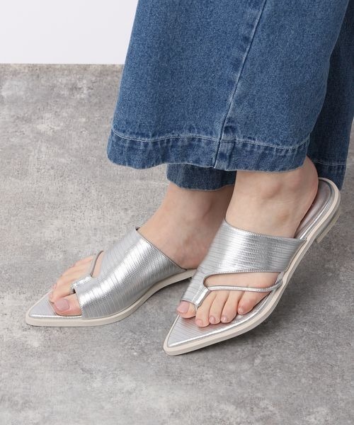 JEANASIS（ジーナシス）の「アシメトングフラットサンダル/198264（サンダル・レディース・ブラック/シルバー・MEDIUM/LARGE）」の16枚目の写真