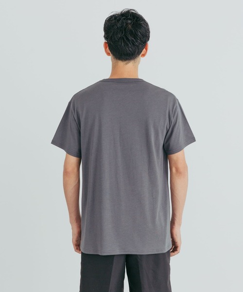 URBAN RESEARCH（アーバンリサーチ）の「『UR TECH』クルーネックTシャツ（Tシャツ/カットソー・メンズ・チャコールグレー/ブラック/ホワイト・MEDIUM/LARGE）」の11枚目の写真