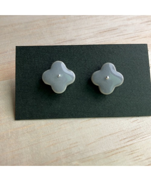 tone(トーン)の「【BLACKA】タイルピアス(MA)(ピアス(両耳用)・レディース・グレイッシュベージュ/モカ/ブラウン/レッド/ネイビー/イエロー/ホワイト/その他/ブルー/ピンク/スカイブルー/グレー系その他/イエロー系その他/グリーン系その他/パープル/マスタード/キャメル/グリーン/アクア/オフホワイト/グレー/ブラック/クリーム/カーキ/ブルー系その他/オレンジ/その他2・FREE)」の6枚目の写真