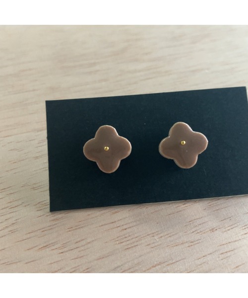 tone(トーン)の「【BLACKA】タイルピアス(MA)(ピアス(両耳用)・レディース・グレイッシュベージュ/モカ/ブラウン/レッド/ネイビー/イエロー/ホワイト/その他/ブルー/ピンク/スカイブルー/グレー系その他/イエロー系その他/グリーン系その他/パープル/マスタード/キャメル/グリーン/アクア/オフホワイト/グレー/ブラック/クリーム/カーキ/ブルー系その他/オレンジ/その他2・FREE)」の9枚目の写真