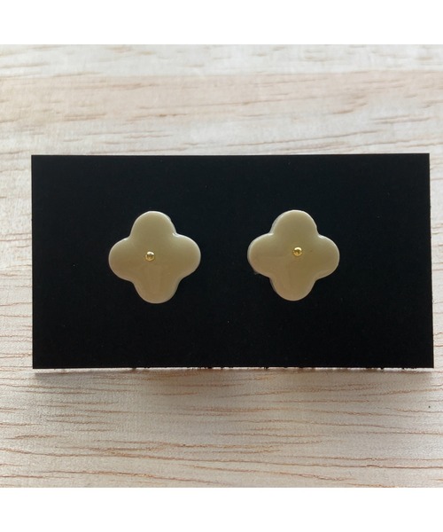 tone(トーン)の「【BLACKA】タイルピアス(MA)(ピアス(両耳用)・レディース・グレイッシュベージュ/モカ/ブラウン/レッド/ネイビー/イエロー/ホワイト/その他/ブルー/ピンク/スカイブルー/グレー系その他/イエロー系その他/グリーン系その他/パープル/マスタード/キャメル/グリーン/アクア/オフホワイト/グレー/ブラック/クリーム/カーキ/ブルー系その他/オレンジ/その他2・FREE)」の8枚目の写真