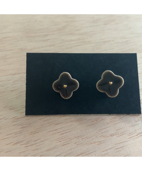 tone(トーン)の「【BLACKA】タイルピアス(MA)(ピアス(両耳用)・レディース・グレイッシュベージュ/モカ/ブラウン/レッド/ネイビー/イエロー/ホワイト/その他/ブルー/ピンク/スカイブルー/グレー系その他/イエロー系その他/グリーン系その他/パープル/マスタード/キャメル/グリーン/アクア/オフホワイト/グレー/ブラック/クリーム/カーキ/ブルー系その他/オレンジ/その他2・FREE)」の7枚目の写真