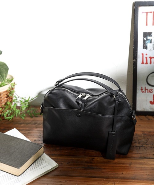 BAYFLOW(ベイフロー)の「7ポケットフェイクレザーボストン(ボストンバッグ・レディース・アイボリー/ブラック/ベージュ/オレンジ・FREE)」の2枚目の写真