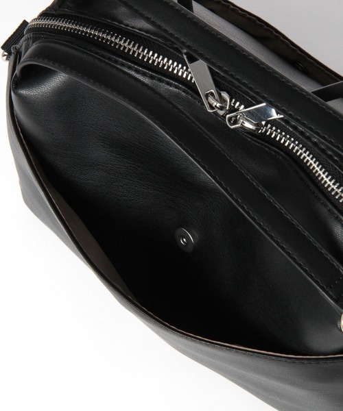 BAYFLOW(ベイフロー)の「7ポケットフェイクレザーボストン(ボストンバッグ・レディース・アイボリー/ブラック/ベージュ/オレンジ・FREE)」の5枚目の写真