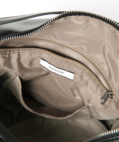 BAYFLOW(ベイフロー)の「7ポケットフェイクレザーボストン(ボストンバッグ・レディース・アイボリー/ブラック/ベージュ/オレンジ・FREE)」の19枚目の写真