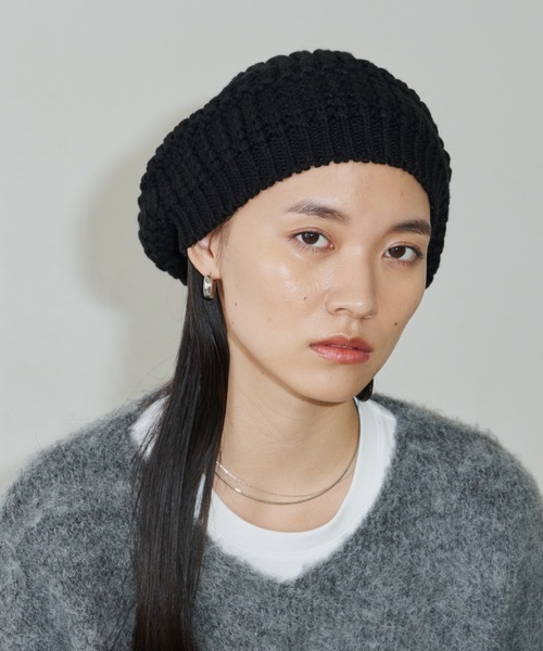 Auntie Rosa Holiday(アンティローザホリデー)の「片畔ニットベレー帽(ハンチング/ベレー帽・レディース・ブラック/グレー・FREE)」の3枚目の写真