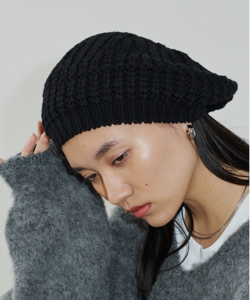 Auntie Rosa Holiday(アンティローザホリデー)の「片畔ニットベレー帽(ハンチング/ベレー帽・レディース・ブラック/グレー・FREE)」の7枚目の写真