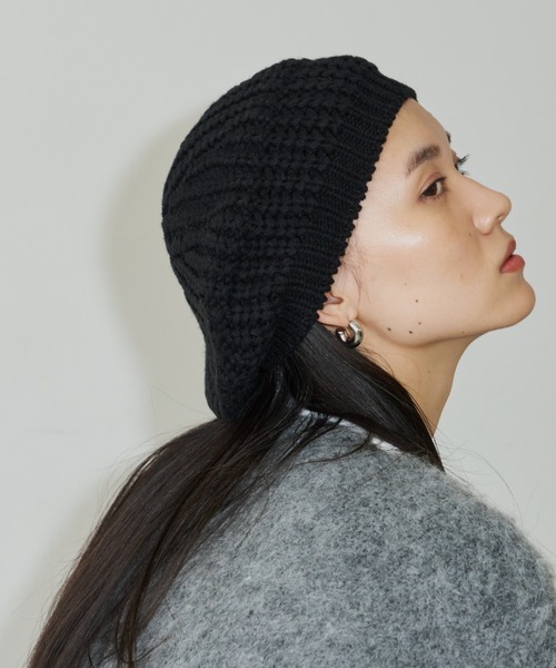 Auntie Rosa Holiday(アンティローザホリデー)の「片畔ニットベレー帽(ハンチング/ベレー帽・レディース・ブラック/グレー・FREE)」の5枚目の写真