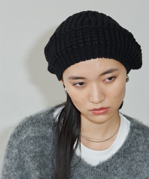 Auntie Rosa Holiday(アンティローザホリデー)の「片畔ニットベレー帽(ハンチング/ベレー帽・レディース・ブラック/グレー・FREE)」の6枚目の写真
