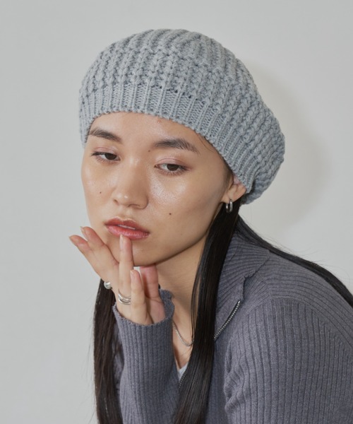 Auntie Rosa Holiday(アンティローザホリデー)の「片畔ニットベレー帽(ハンチング/ベレー帽・レディース・ブラック/グレー・FREE)」の9枚目の写真