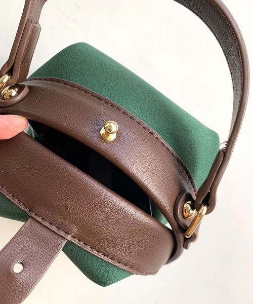 Q（キュー）の「スエードタッチドッキングミニバッグ（ハンドバッグ・レディース・ダークグリーン/ブラック・ONE SIZE）」の7枚目の写真