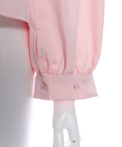 clear（クリア）の「無地柄アソートマルチWAYボリュームスリーブブラウス[オフィスカジュアル 着回し抜群 大人 カジュアル]≪2024AW≫（シャツ/ブラウス・レディース・ホワイト系その他/ブラック系その他/オフホワイト/ピンク/ベージュ/ブラック/ホワイト系その他3/ブルー系その他/グレー/ホワイト系その他2/ライトピンク/ブラック系その他2・F）」の22枚目の写真