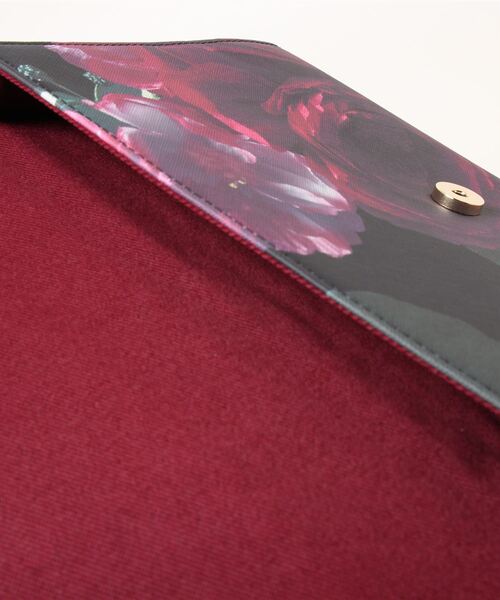 Ted Baker（テッドベーカー）の「PAPIKON ローズプリント クラッチバッグ（クラッチバッグ・レディース・ブラック・O/S）」の4枚目の写真