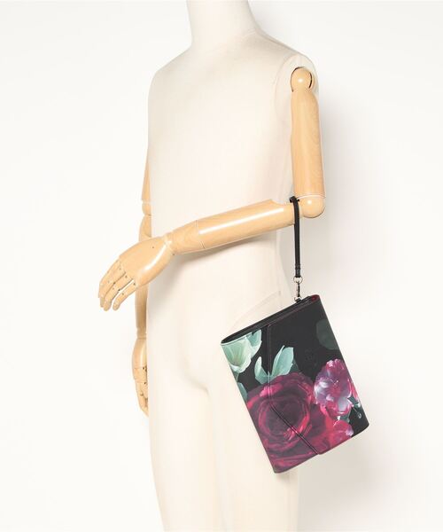 Ted Baker（テッドベーカー）の「PAPIKON ローズプリント クラッチバッグ（クラッチバッグ・レディース・ブラック・O/S）」の5枚目の写真