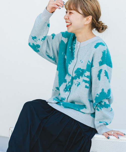 ITEMS URBANRESEARCH（アイテムズ アーバンリサーチ）の「ジャガードクルーネックカーディガン（カーディガン/ボレロ・レディース・グレー/チャコールグレー/ブラウン・FREE）」の3枚目の写真