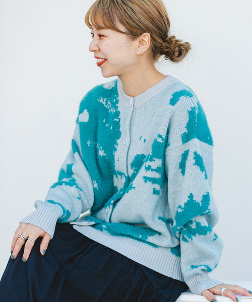 ITEMS URBANRESEARCH（アイテムズ アーバンリサーチ）の「ジャガードクルーネックカーディガン（カーディガン/ボレロ・レディース・グレー/チャコールグレー/ブラウン・FREE）」の4枚目の写真