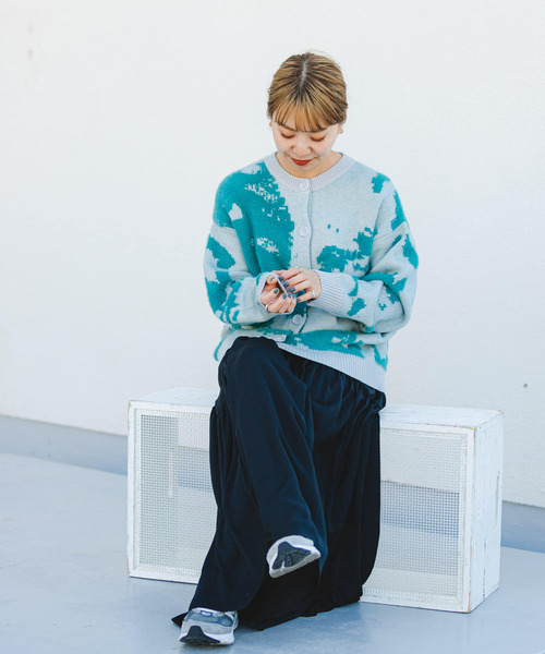 ITEMS URBANRESEARCH（アイテムズ アーバンリサーチ）の「ジャガードクルーネックカーディガン（カーディガン/ボレロ・レディース・グレー/チャコールグレー/ブラウン・FREE）」の7枚目の写真