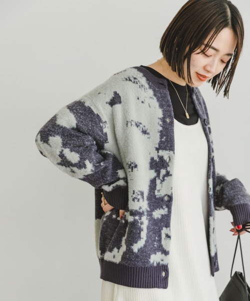 ITEMS URBANRESEARCH（アイテムズ アーバンリサーチ）の「ジャガードクルーネックカーディガン（カーディガン/ボレロ・レディース・グレー/チャコールグレー/ブラウン・FREE）」の17枚目の写真