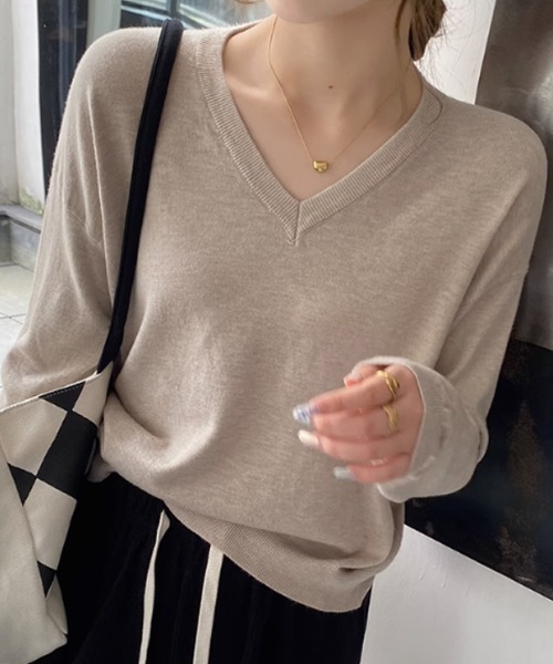 COCOMOMO（ココモモ）の「【10色展開】 Vネックニット シンプルベーシック やわらか カラーニット長袖トップス（ニット/セーター・レディース・ブラウン/ブラック/アイボリー/ホワイト/ピンク/ベージュ/グリーン/イエロー系/ネイビー/ワイン・FREE）」の5枚目の写真